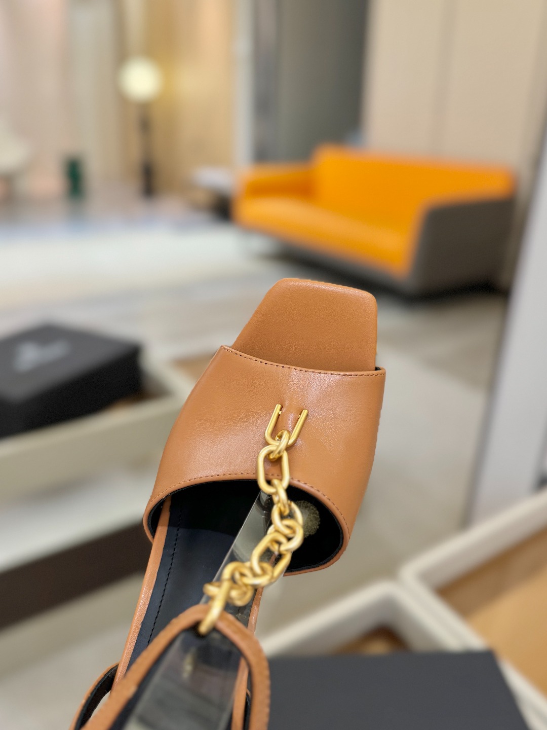 巴尔曼 走秀 时装高跟链条凉鞋ʚ😊ɞ 品牌巴尔曼𝘽𝙖𝙡𝙢𝙖𝙞𝙣由法国时装设计师𝙥𝙞𝙚𝙧𝙧𝙚 𝘽𝙖𝙡𝙢𝙖𝙞