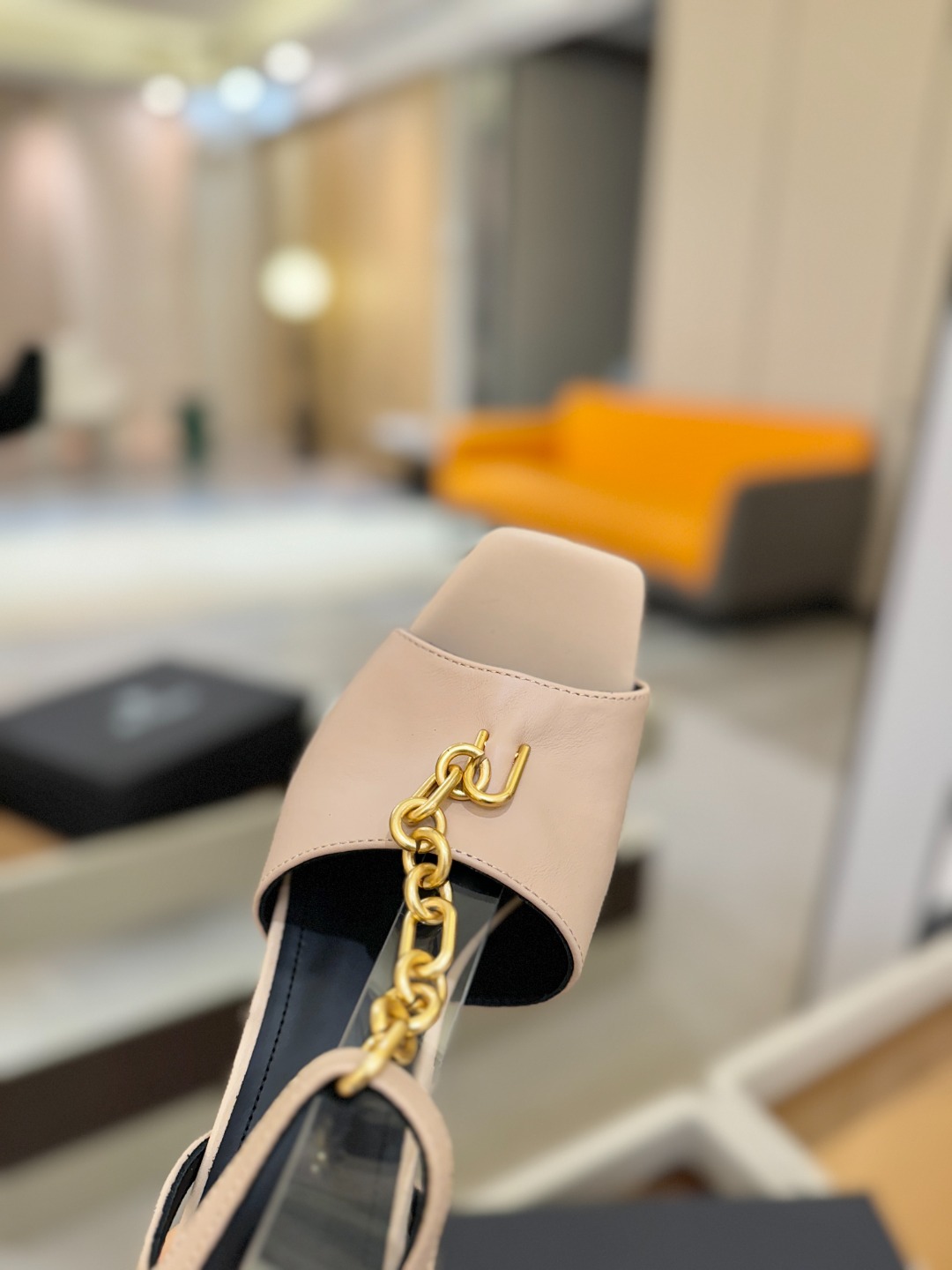 巴尔曼 走秀 时装高跟链条凉鞋ʚ😊ɞ 品牌巴尔曼𝘽𝙖𝙡𝙢𝙖𝙞𝙣由法国时装设计师𝙥𝙞𝙚𝙧𝙧𝙚 𝘽𝙖𝙡𝙢𝙖𝙞