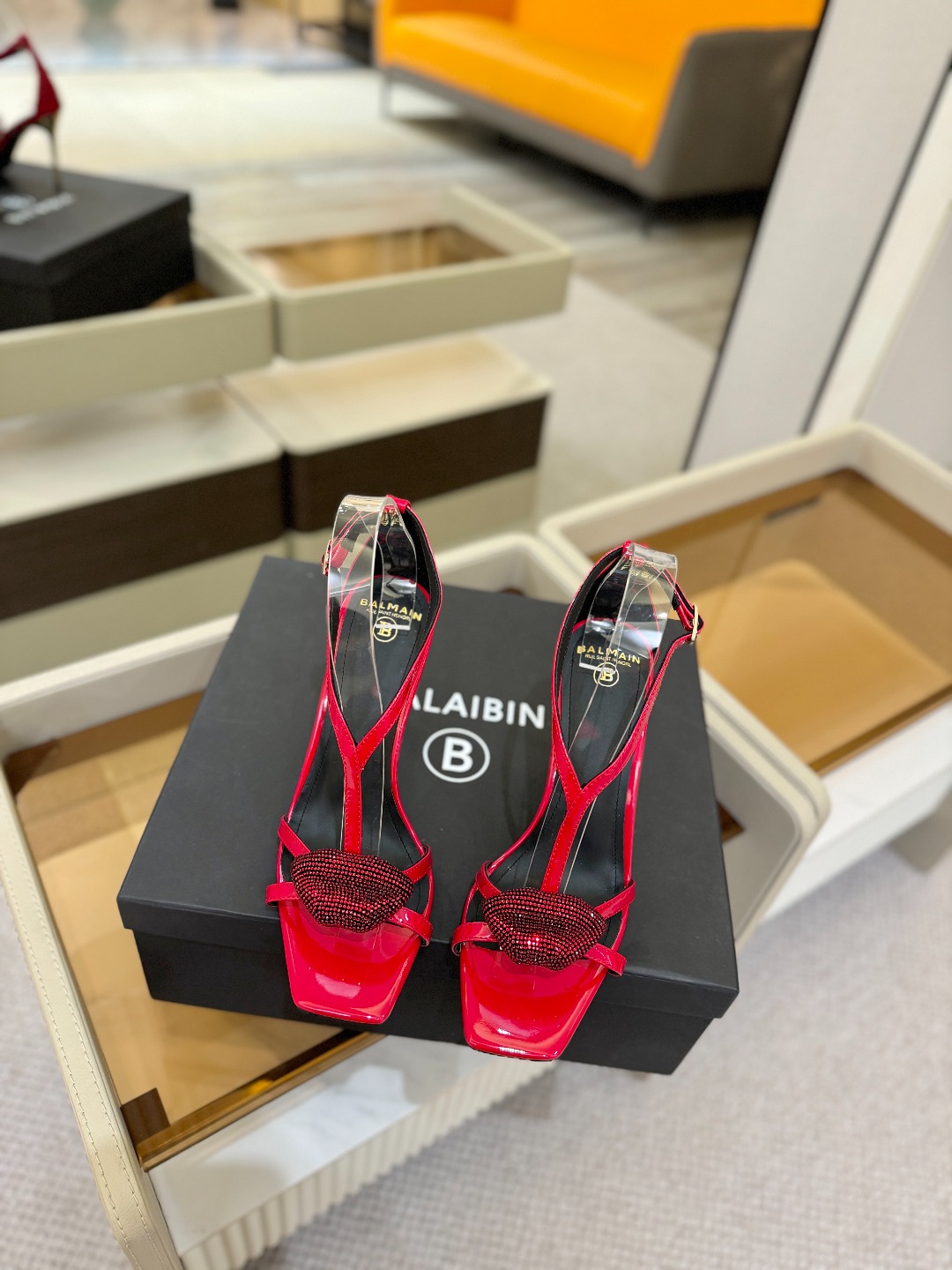巴尔曼 走秀 时装嘴唇时髦高跟凉鞋ʚ😊ɞ 品牌巴尔曼𝘽𝙖𝙡𝙢𝙖𝙞𝙣由法国时装设计师𝙥𝙞𝙚𝙧𝙧𝙚 𝘽𝙖𝙡𝙢