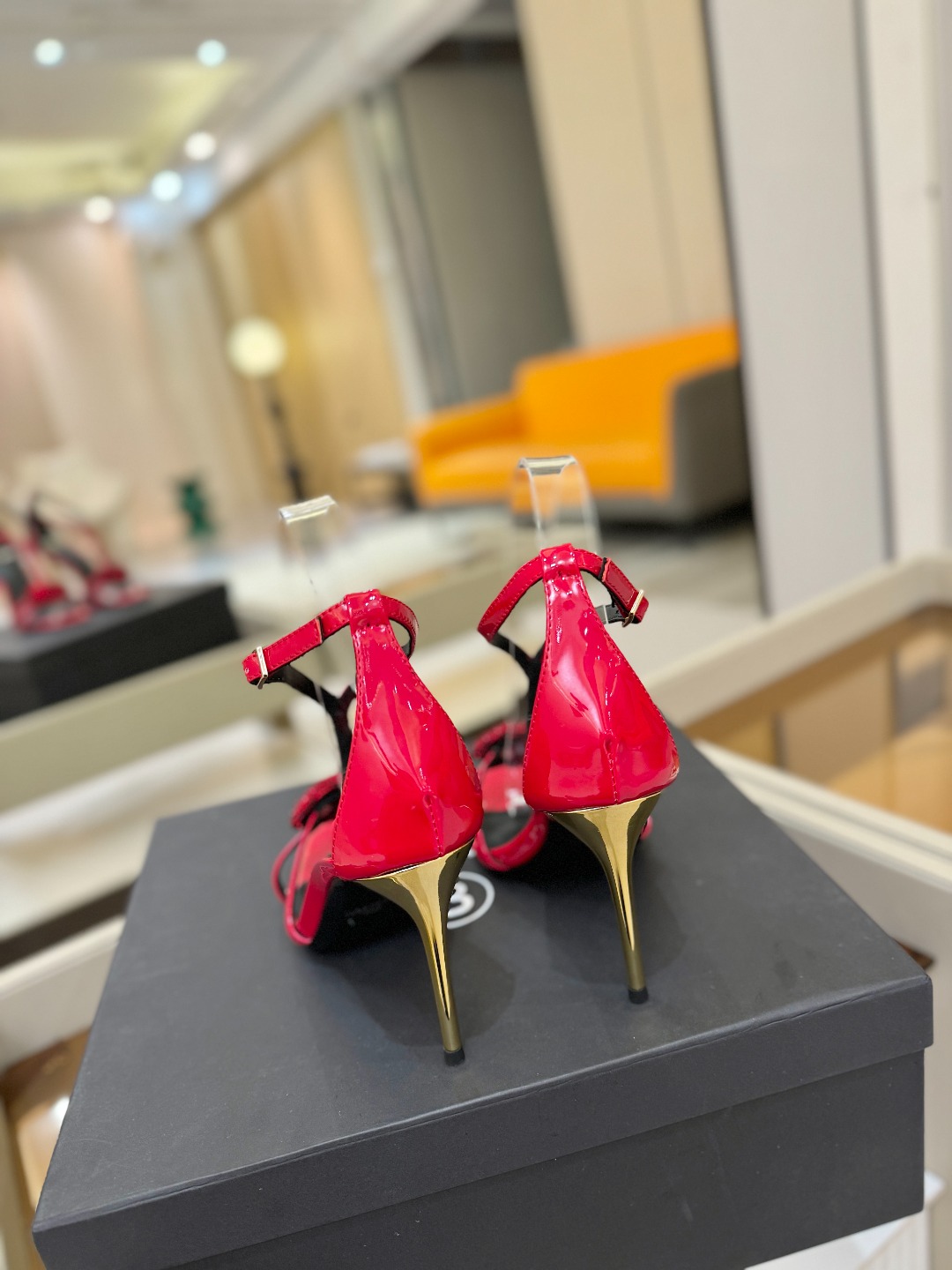 巴尔曼 走秀 时装嘴唇时髦高跟凉鞋ʚ😊ɞ 品牌巴尔曼𝘽𝙖𝙡𝙢𝙖𝙞𝙣由法国时装设计师𝙥𝙞𝙚𝙧𝙧𝙚 𝘽𝙖𝙡𝙢