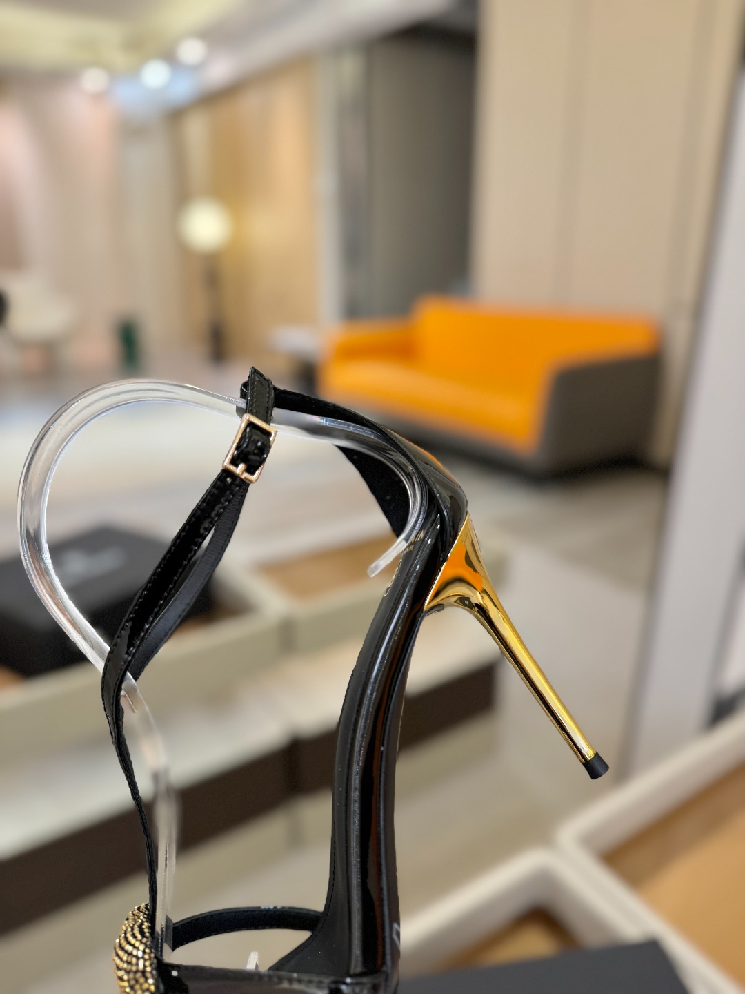 巴尔曼 走秀 时装嘴唇时髦高跟凉鞋ʚ😊ɞ 品牌巴尔曼𝘽𝙖𝙡𝙢𝙖𝙞𝙣由法国时装设计师𝙥𝙞𝙚𝙧𝙧𝙚 𝘽𝙖𝙡𝙢