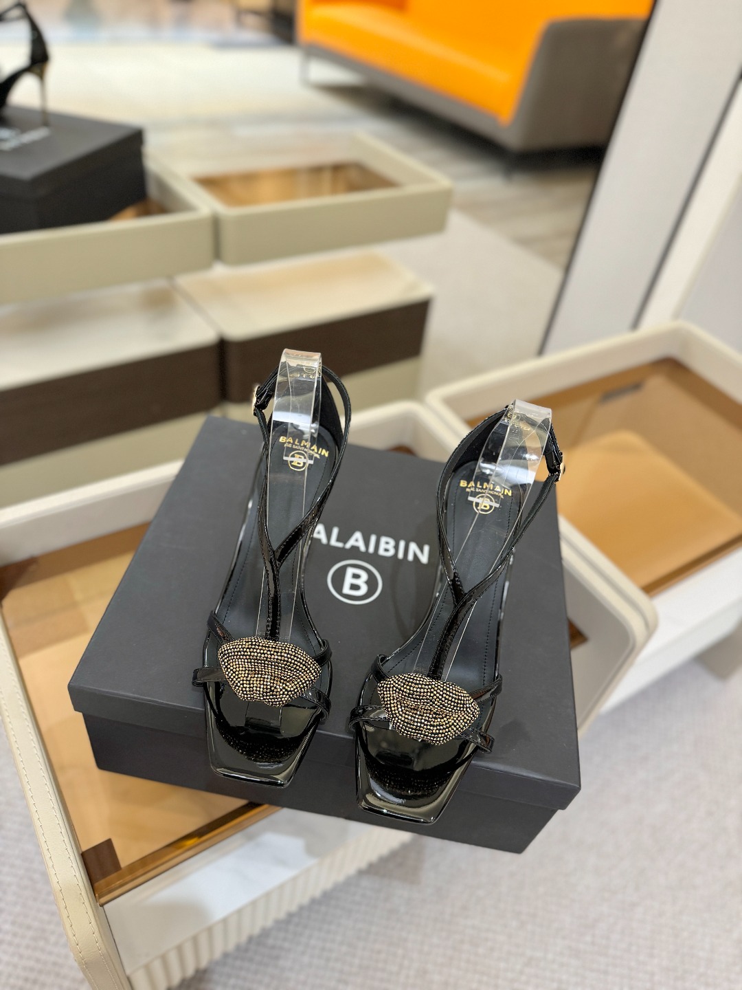 巴尔曼 走秀 时装嘴唇时髦高跟凉鞋ʚ😊ɞ 品牌巴尔曼𝘽𝙖𝙡𝙢𝙖𝙞𝙣由法国时装设计师𝙥𝙞𝙚𝙧𝙧𝙚 𝘽𝙖𝙡𝙢
