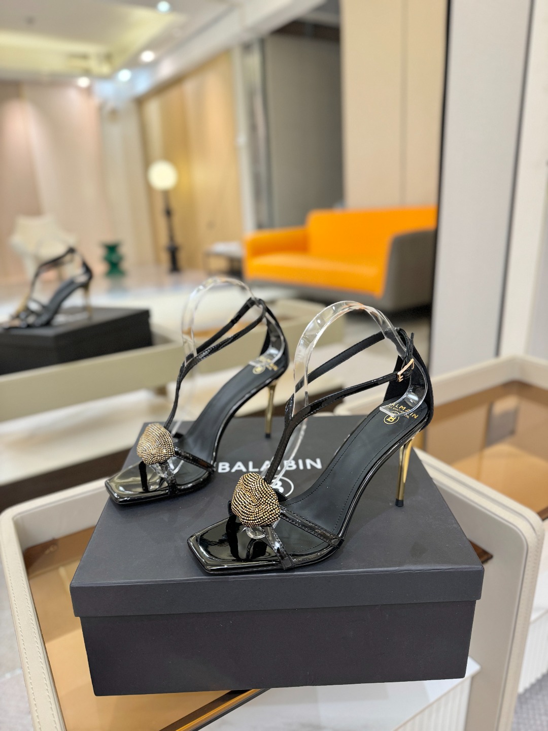 巴尔曼 走秀 时装嘴唇时髦高跟凉鞋ʚ😊ɞ 品牌巴尔曼𝘽𝙖𝙡𝙢𝙖𝙞𝙣由法国时装设计师𝙥𝙞𝙚𝙧𝙧𝙚 𝘽𝙖𝙡𝙢