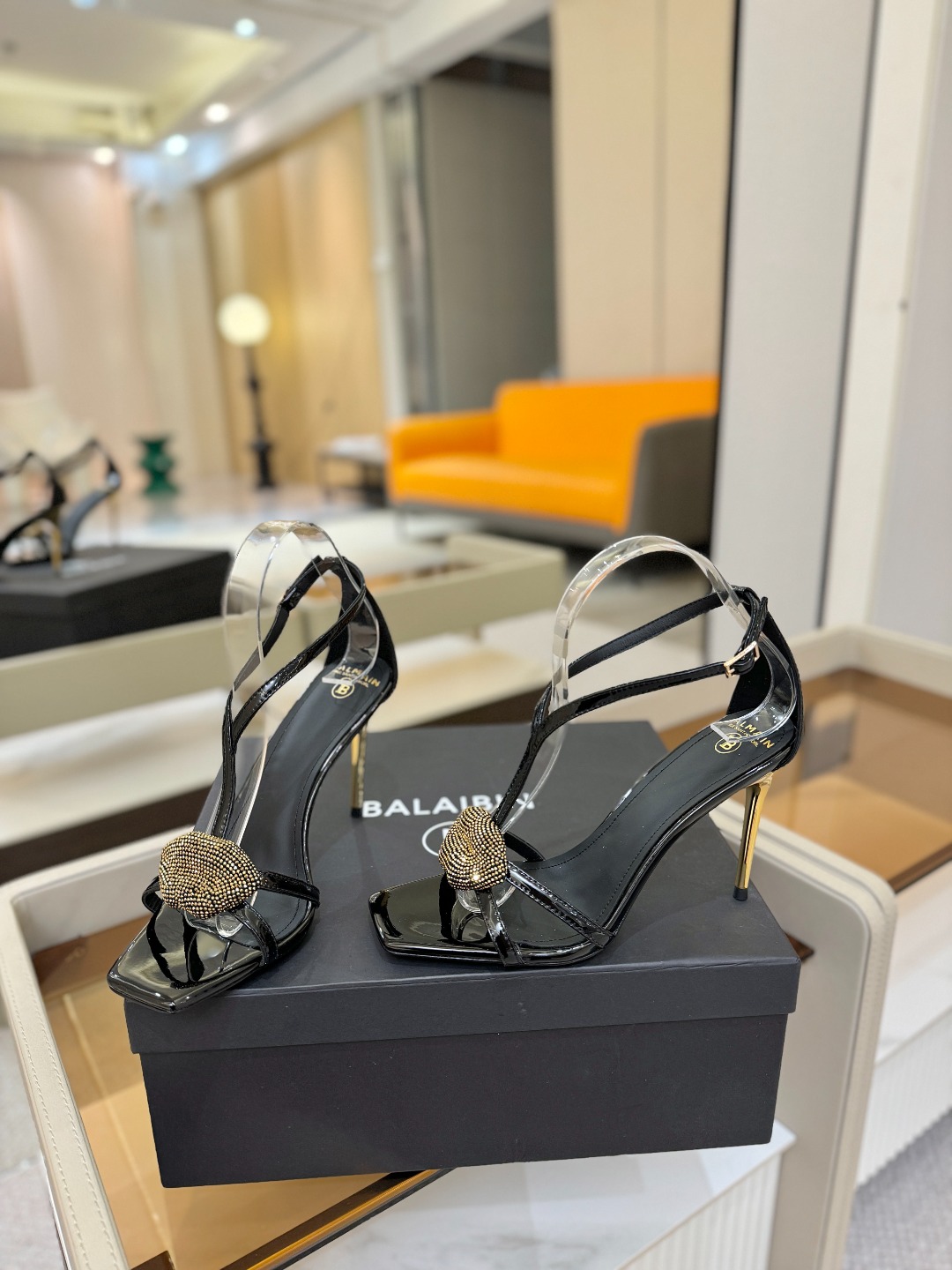 巴尔曼 走秀 时装嘴唇时髦高跟凉鞋ʚ😊ɞ 品牌巴尔曼𝘽𝙖𝙡𝙢𝙖𝙞𝙣由法国时装设计师𝙥𝙞𝙚𝙧𝙧𝙚 𝘽𝙖𝙡𝙢