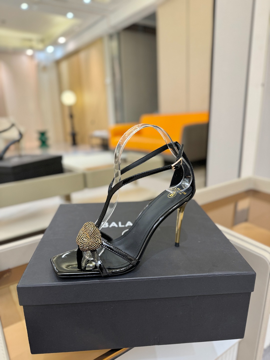 巴尔曼 走秀 时装嘴唇时髦高跟凉鞋ʚ😊ɞ 品牌巴尔曼𝘽𝙖𝙡𝙢𝙖𝙞𝙣由法国时装设计师𝙥𝙞𝙚𝙧𝙧𝙚 𝘽𝙖𝙡𝙢