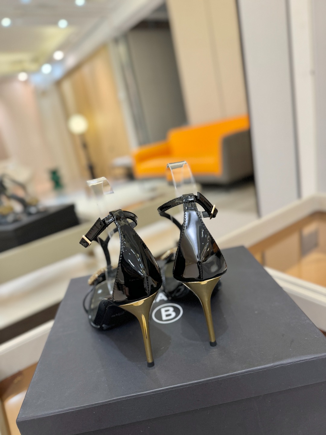 巴尔曼 走秀 时装嘴唇时髦高跟凉鞋ʚ😊ɞ 品牌巴尔曼𝘽𝙖𝙡𝙢𝙖𝙞𝙣由法国时装设计师𝙥𝙞𝙚𝙧𝙧𝙚 𝘽𝙖𝙡𝙢