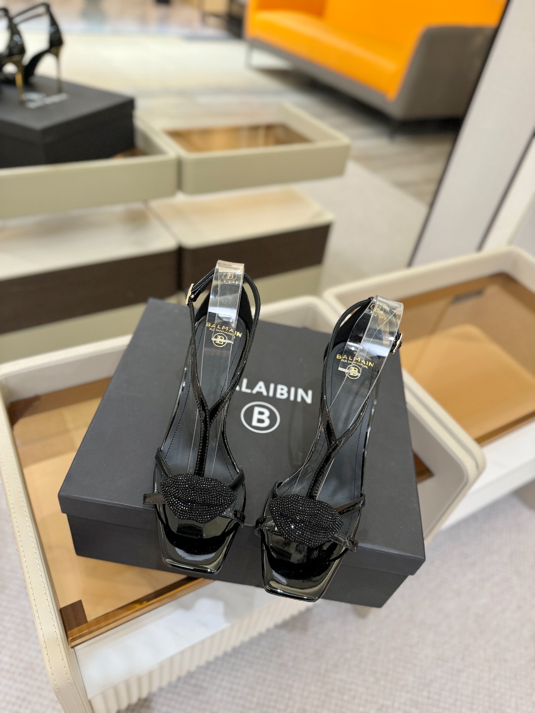 巴尔曼 走秀 时装嘴唇时髦高跟凉鞋ʚ😊ɞ 品牌巴尔曼𝘽𝙖𝙡𝙢𝙖𝙞𝙣由法国时装设计师𝙥𝙞𝙚𝙧𝙧𝙚 𝘽𝙖𝙡𝙢