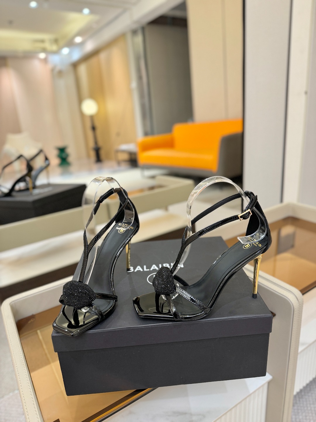 巴尔曼 走秀 时装嘴唇时髦高跟凉鞋ʚ😊ɞ 品牌巴尔曼𝘽𝙖𝙡𝙢𝙖𝙞𝙣由法国时装设计师𝙥𝙞𝙚𝙧𝙧𝙚 𝘽𝙖𝙡𝙢