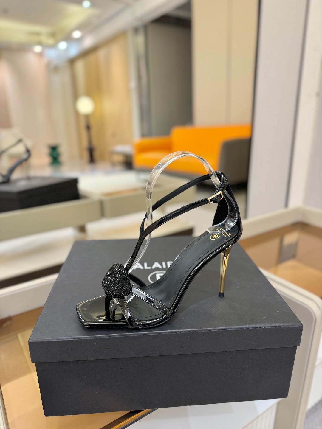 巴尔曼 走秀 时装嘴唇时髦高跟凉鞋ʚ😊ɞ 品牌巴尔曼𝘽𝙖𝙡𝙢𝙖𝙞𝙣由法国时装设计师𝙥𝙞𝙚𝙧𝙧𝙚 𝘽𝙖𝙡𝙢