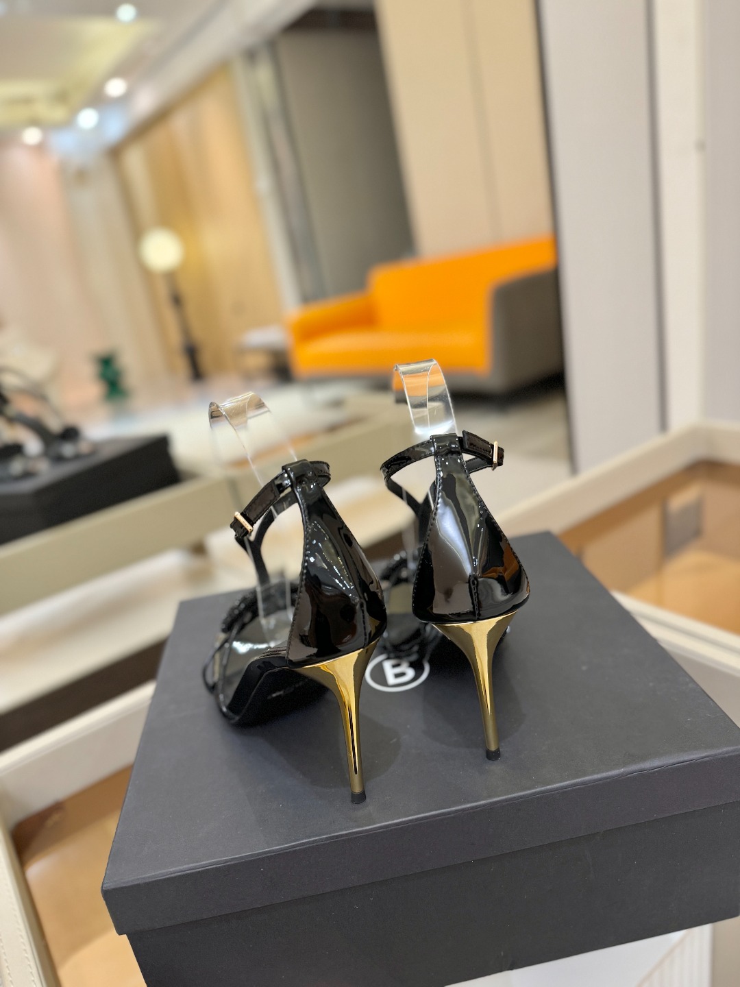 巴尔曼 走秀 时装嘴唇时髦高跟凉鞋ʚ😊ɞ 品牌巴尔曼𝘽𝙖𝙡𝙢𝙖𝙞𝙣由法国时装设计师𝙥𝙞𝙚𝙧𝙧𝙚 𝘽𝙖𝙡𝙢