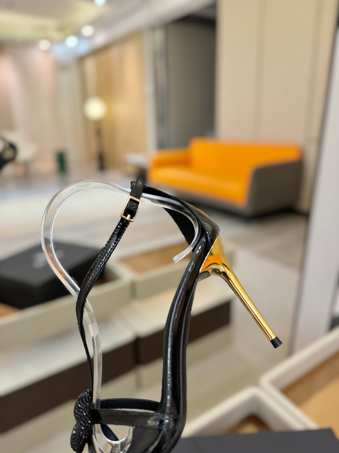 巴尔曼 走秀 时装嘴唇时髦高跟凉鞋ʚ😊ɞ 品牌巴尔曼𝘽𝙖𝙡𝙢𝙖𝙞𝙣由法国时装设计师𝙥𝙞𝙚𝙧𝙧𝙚 𝘽𝙖𝙡𝙢