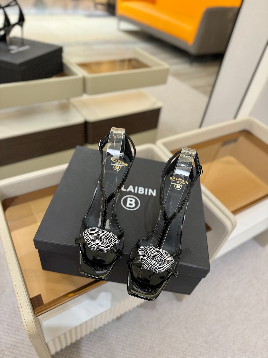 巴尔曼 走秀 时装嘴唇时髦高跟凉鞋ʚ😊ɞ 品牌巴尔曼𝘽𝙖𝙡𝙢𝙖𝙞𝙣由法国时装设计师𝙥𝙞𝙚𝙧𝙧𝙚 𝘽𝙖𝙡𝙢