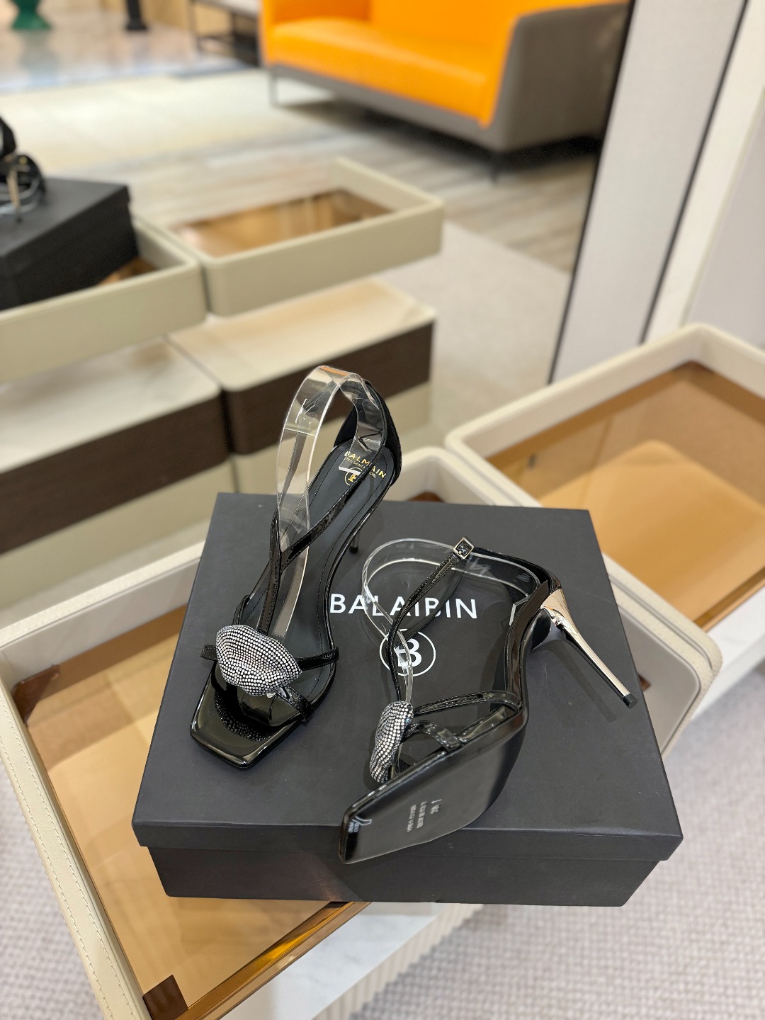 巴尔曼 走秀 时装嘴唇时髦高跟凉鞋ʚ😊ɞ 品牌巴尔曼𝘽𝙖𝙡𝙢𝙖𝙞𝙣由法国时装设计师𝙥𝙞𝙚𝙧𝙧𝙚 𝘽𝙖𝙡𝙢