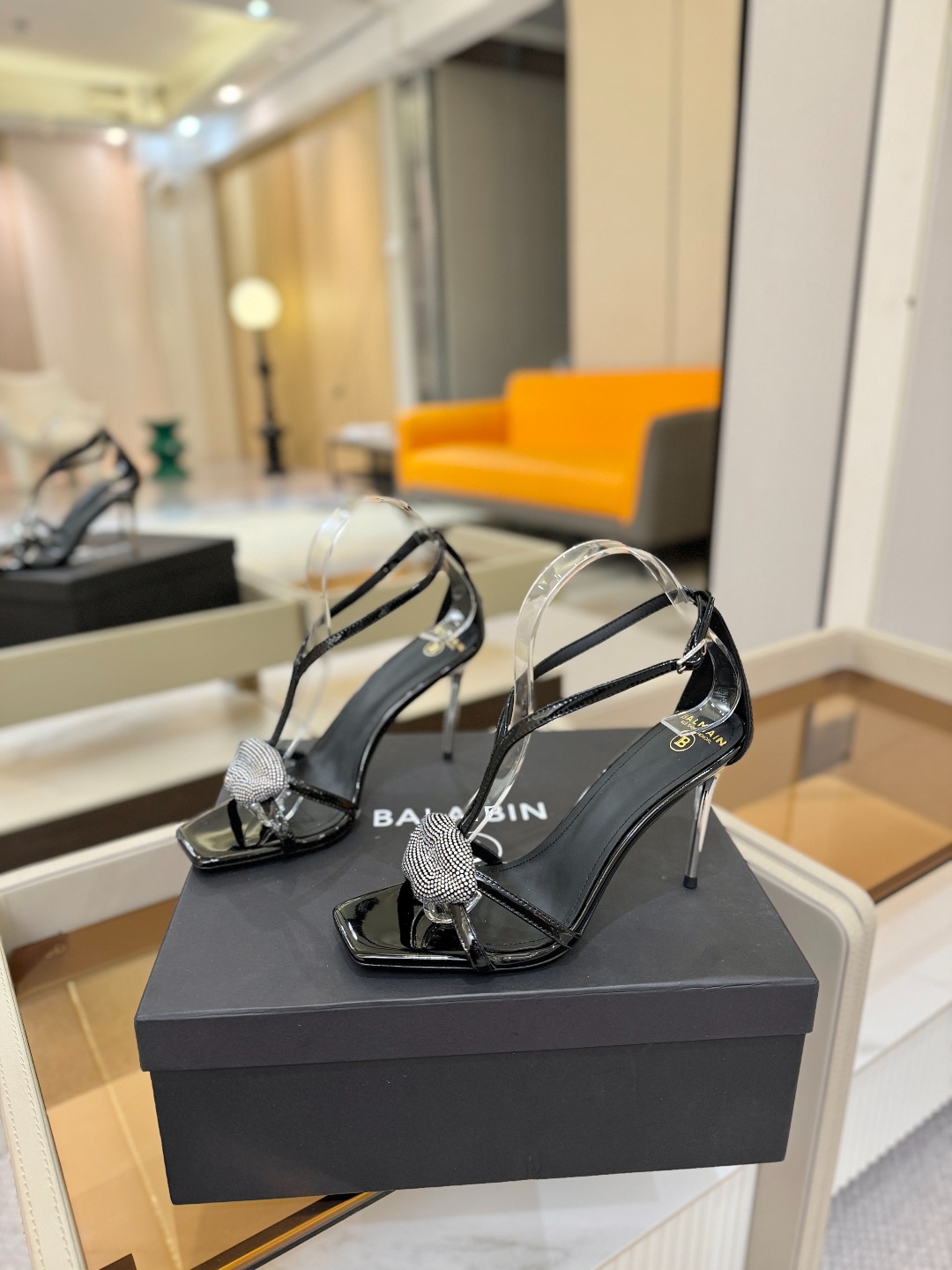 巴尔曼 走秀 时装嘴唇时髦高跟凉鞋ʚ😊ɞ 品牌巴尔曼𝘽𝙖𝙡𝙢𝙖𝙞𝙣由法国时装设计师𝙥𝙞𝙚𝙧𝙧𝙚 𝘽𝙖𝙡𝙢