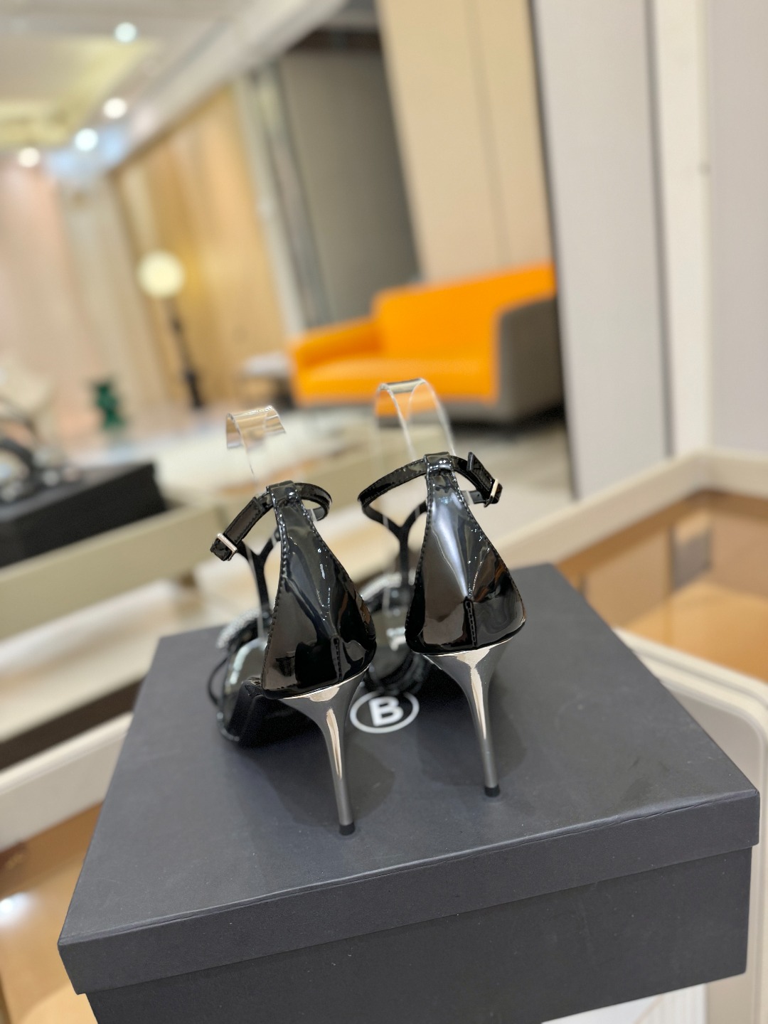 巴尔曼 走秀 时装嘴唇时髦高跟凉鞋ʚ😊ɞ 品牌巴尔曼𝘽𝙖𝙡𝙢𝙖𝙞𝙣由法国时装设计师𝙥𝙞𝙚𝙧𝙧𝙚 𝘽𝙖𝙡𝙢