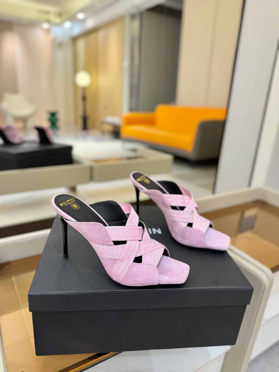 巴尔曼 走秀 时装高跟拖鞋ʚ😊ɞ 品牌巴尔曼𝘽𝙖𝙡𝙢𝙖𝙞𝙣由法国时装设计师𝙥𝙞𝙚𝙧𝙧𝙚 𝘽𝙖𝙡𝙢𝙖𝙞𝙣（