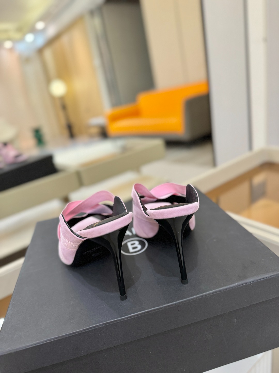 巴尔曼 走秀 时装高跟拖鞋ʚ😊ɞ 品牌巴尔曼𝘽𝙖𝙡𝙢𝙖𝙞𝙣由法国时装设计师𝙥𝙞𝙚𝙧𝙧𝙚 𝘽𝙖𝙡𝙢𝙖𝙞𝙣（