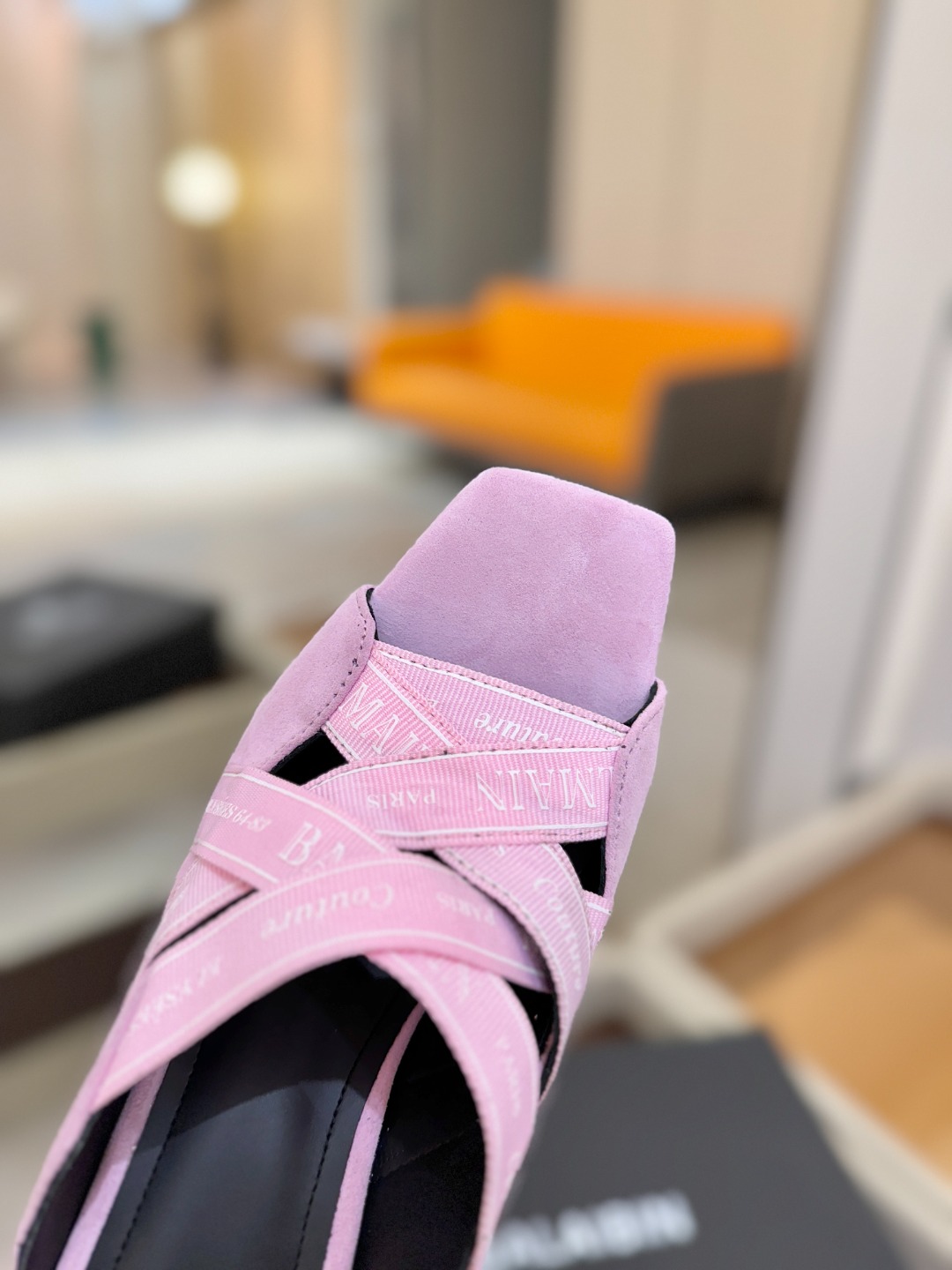 巴尔曼 走秀 时装高跟拖鞋ʚ😊ɞ 品牌巴尔曼𝘽𝙖𝙡𝙢𝙖𝙞𝙣由法国时装设计师𝙥𝙞𝙚𝙧𝙧𝙚 𝘽𝙖𝙡𝙢𝙖𝙞𝙣（