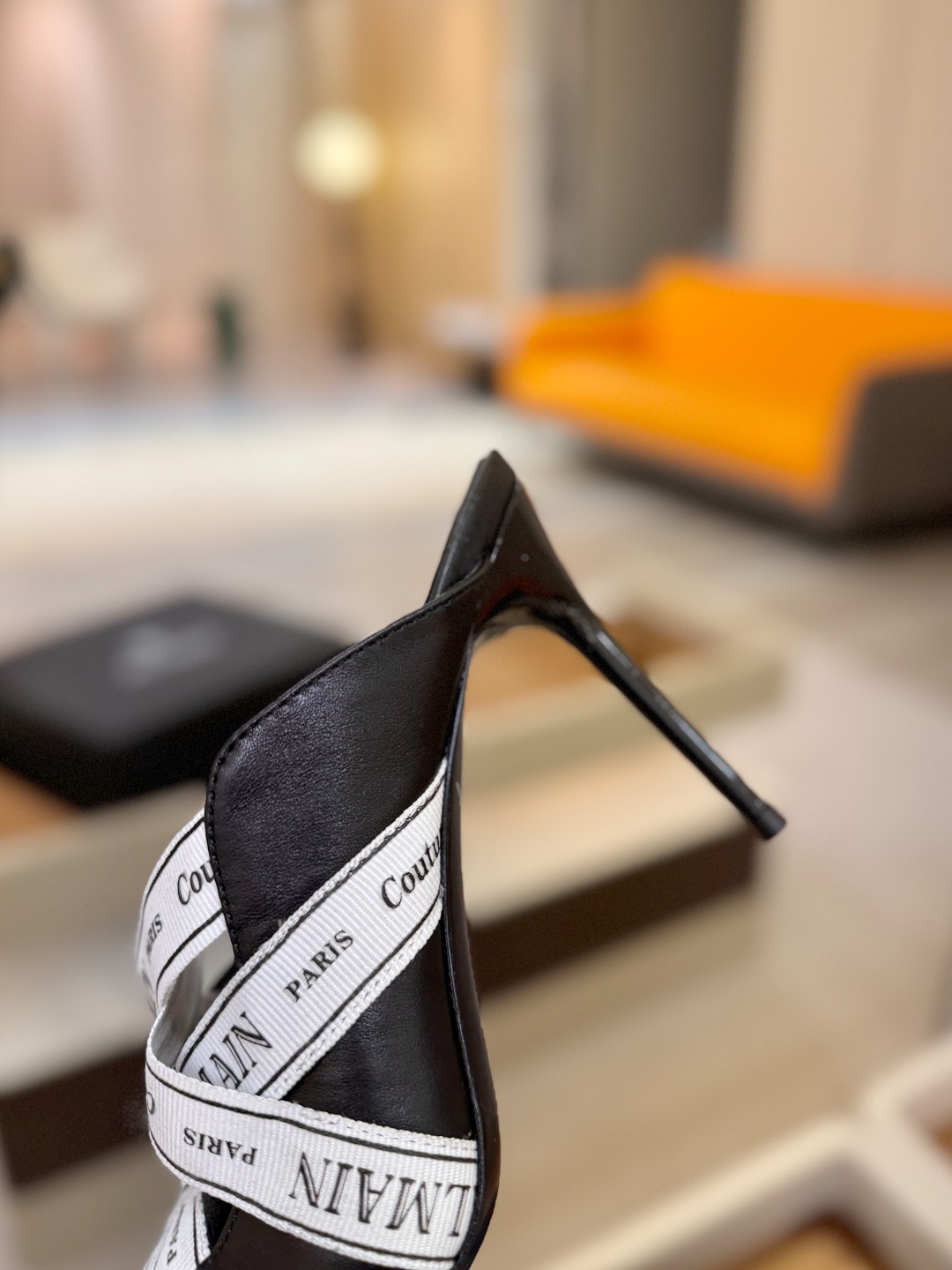 巴尔曼 走秀 时装高跟拖鞋ʚ😊ɞ 品牌巴尔曼𝘽𝙖𝙡𝙢𝙖𝙞𝙣由法国时装设计师𝙥𝙞𝙚𝙧𝙧𝙚 𝘽𝙖𝙡𝙢𝙖𝙞𝙣（