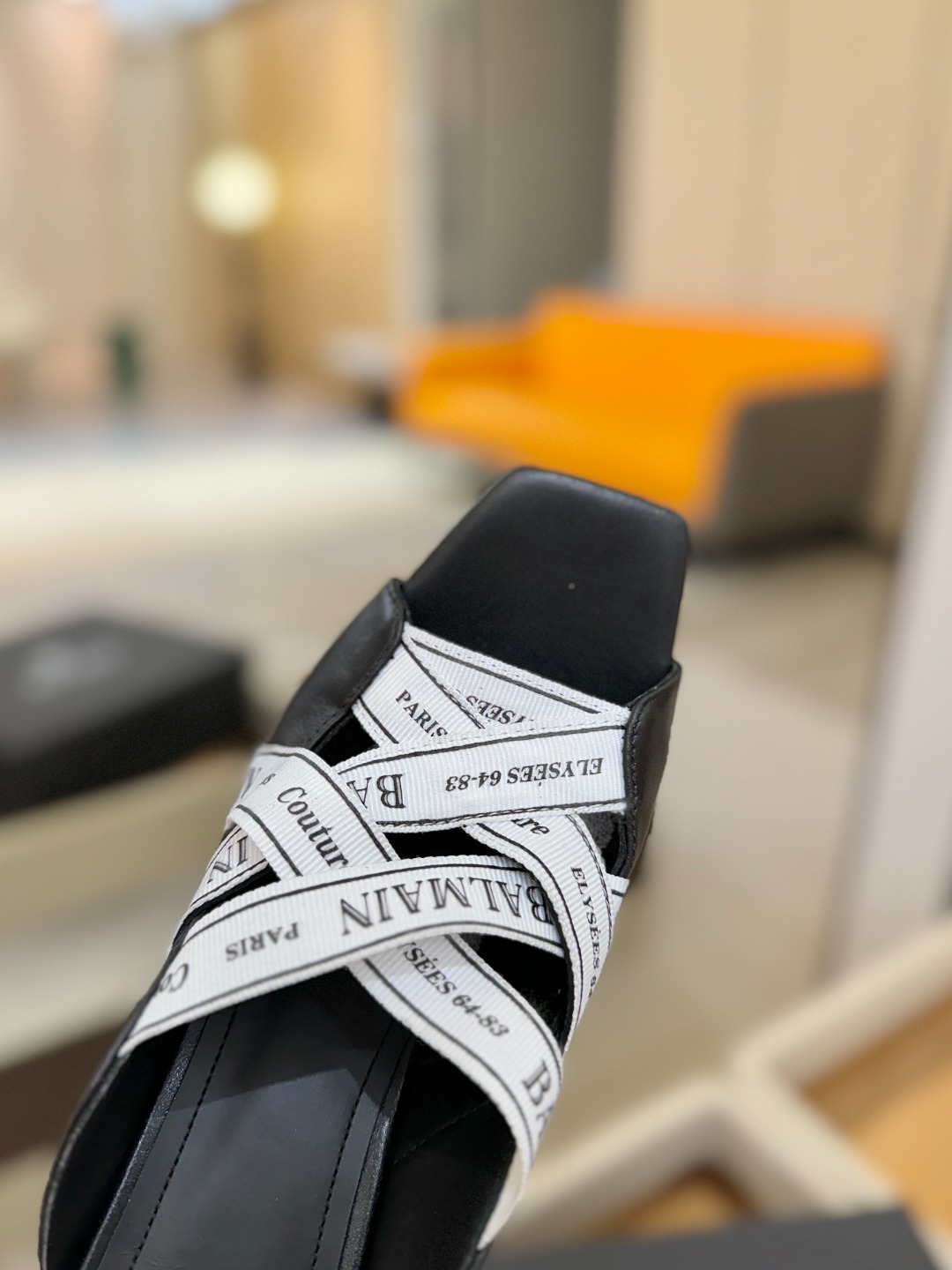 巴尔曼 走秀 时装高跟拖鞋ʚ😊ɞ 品牌巴尔曼𝘽𝙖𝙡𝙢𝙖𝙞𝙣由法国时装设计师𝙥𝙞𝙚𝙧𝙧𝙚 𝘽𝙖𝙡𝙢𝙖𝙞𝙣（