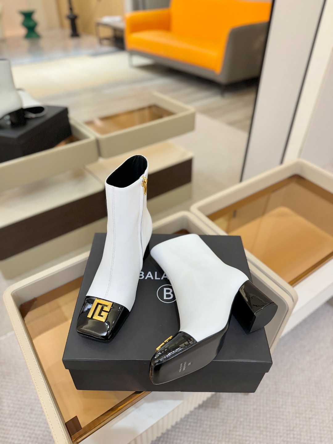 巴尔曼 走秀 时装高跟短靴ʚ😊ɞ 品牌巴尔曼𝘽𝙖𝙡𝙢𝙖𝙞𝙣由法国时装设计师𝙥𝙞𝙚𝙧𝙧𝙚 𝘽𝙖𝙡𝙢𝙖𝙞𝙣（