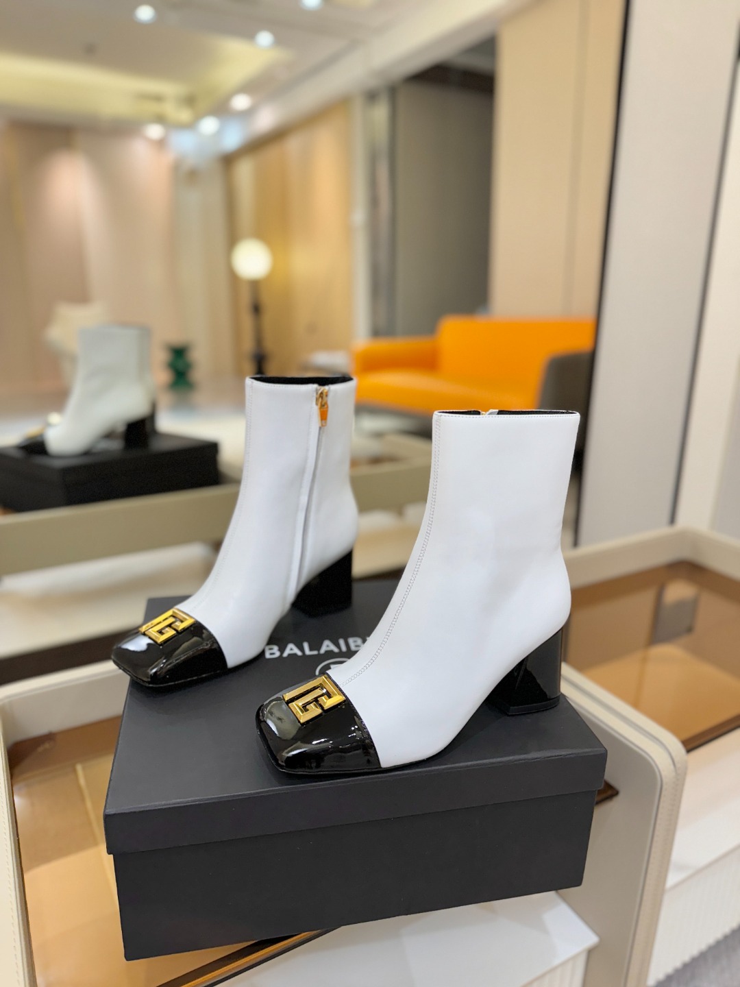 巴尔曼 走秀 时装高跟短靴ʚ😊ɞ 品牌巴尔曼𝘽𝙖𝙡𝙢𝙖𝙞𝙣由法国时装设计师𝙥𝙞𝙚𝙧𝙧𝙚 𝘽𝙖𝙡𝙢𝙖𝙞𝙣（