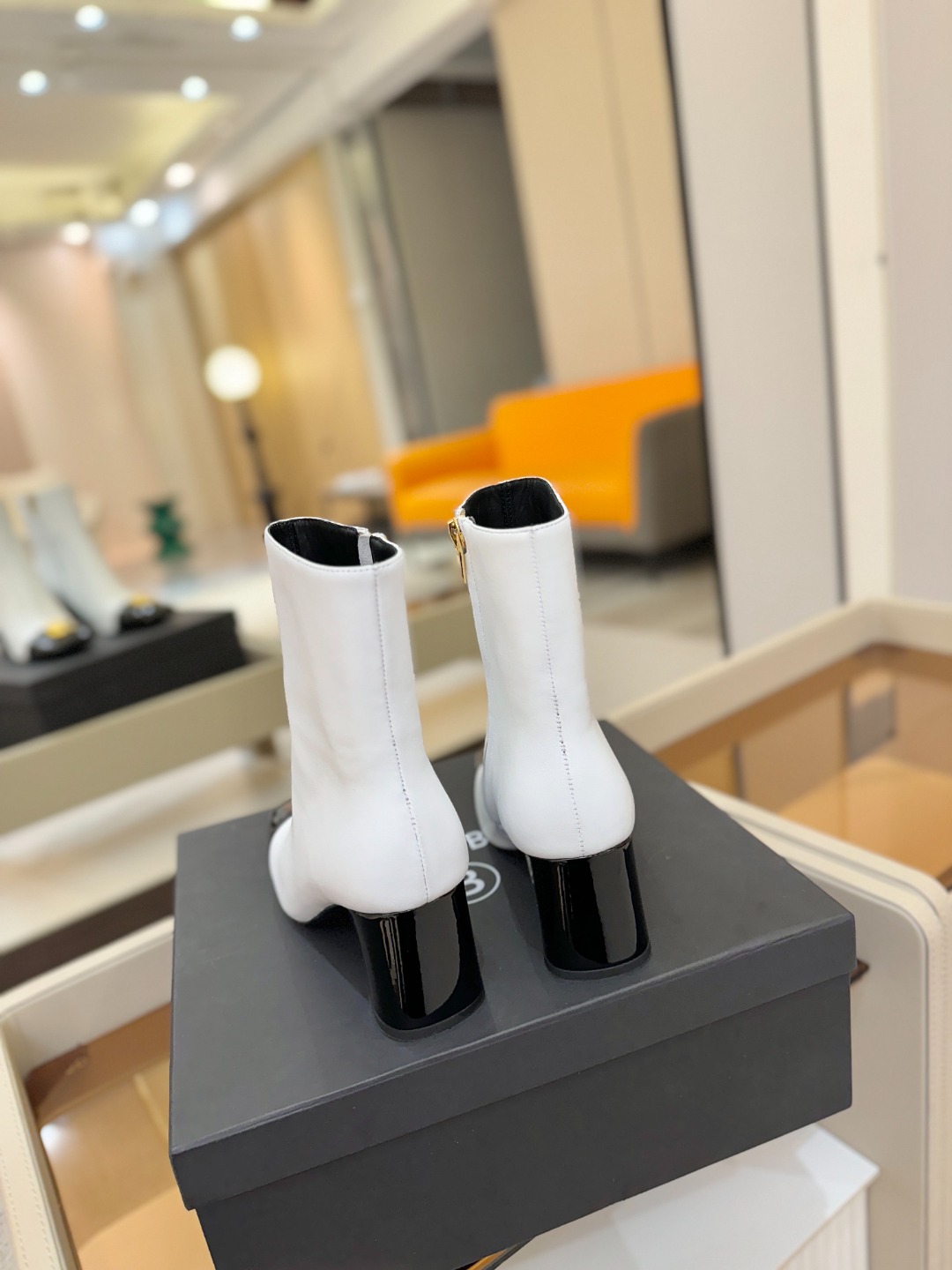 巴尔曼 走秀 时装高跟短靴ʚ😊ɞ 品牌巴尔曼𝘽𝙖𝙡𝙢𝙖𝙞𝙣由法国时装设计师𝙥𝙞𝙚𝙧𝙧𝙚 𝘽𝙖𝙡𝙢𝙖𝙞𝙣（