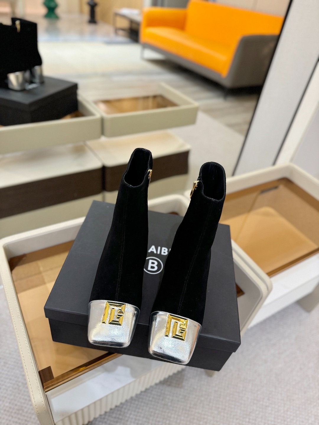 巴尔曼 走秀 时装高跟短靴ʚ😊ɞ 品牌巴尔曼𝘽𝙖𝙡𝙢𝙖𝙞𝙣由法国时装设计师𝙥𝙞𝙚𝙧𝙧𝙚 𝘽𝙖𝙡𝙢𝙖𝙞𝙣（