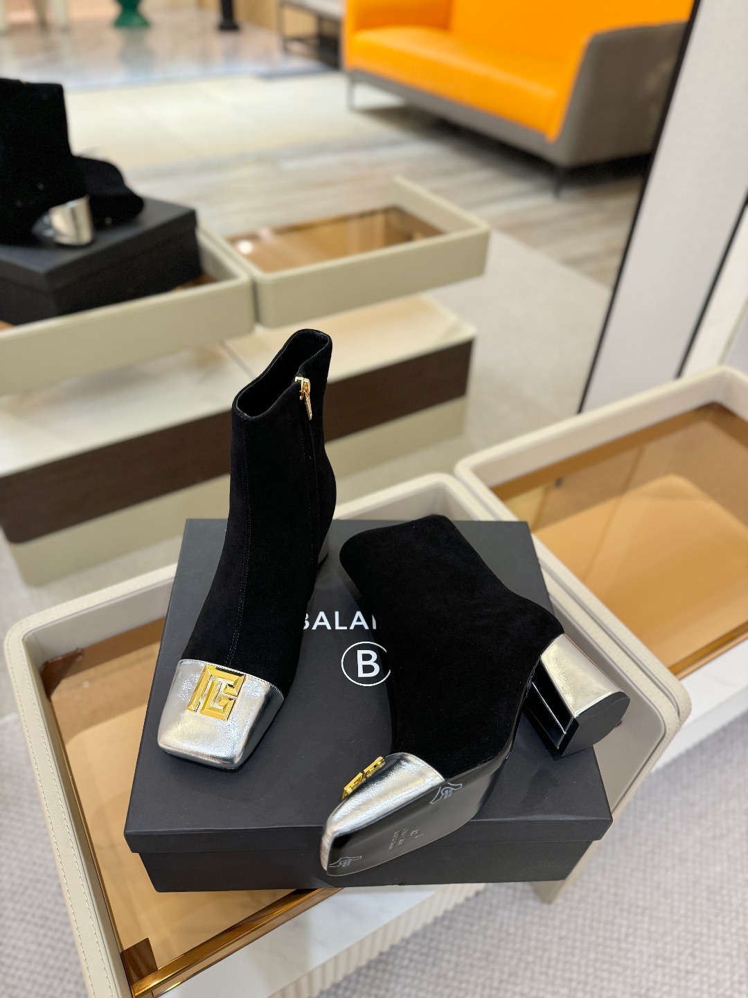 巴尔曼 走秀 时装高跟短靴ʚ😊ɞ 品牌巴尔曼𝘽𝙖𝙡𝙢𝙖𝙞𝙣由法国时装设计师𝙥𝙞𝙚𝙧𝙧𝙚 𝘽𝙖𝙡𝙢𝙖𝙞𝙣（