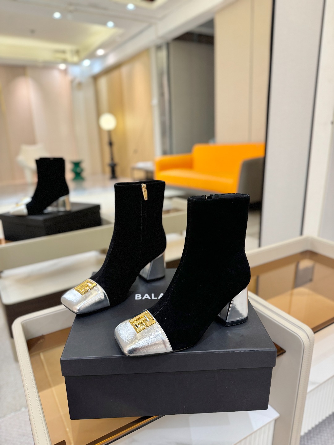 巴尔曼 走秀 时装高跟短靴ʚ😊ɞ 品牌巴尔曼𝘽𝙖𝙡𝙢𝙖𝙞𝙣由法国时装设计师𝙥𝙞𝙚𝙧𝙧𝙚 𝘽𝙖𝙡𝙢𝙖𝙞𝙣（