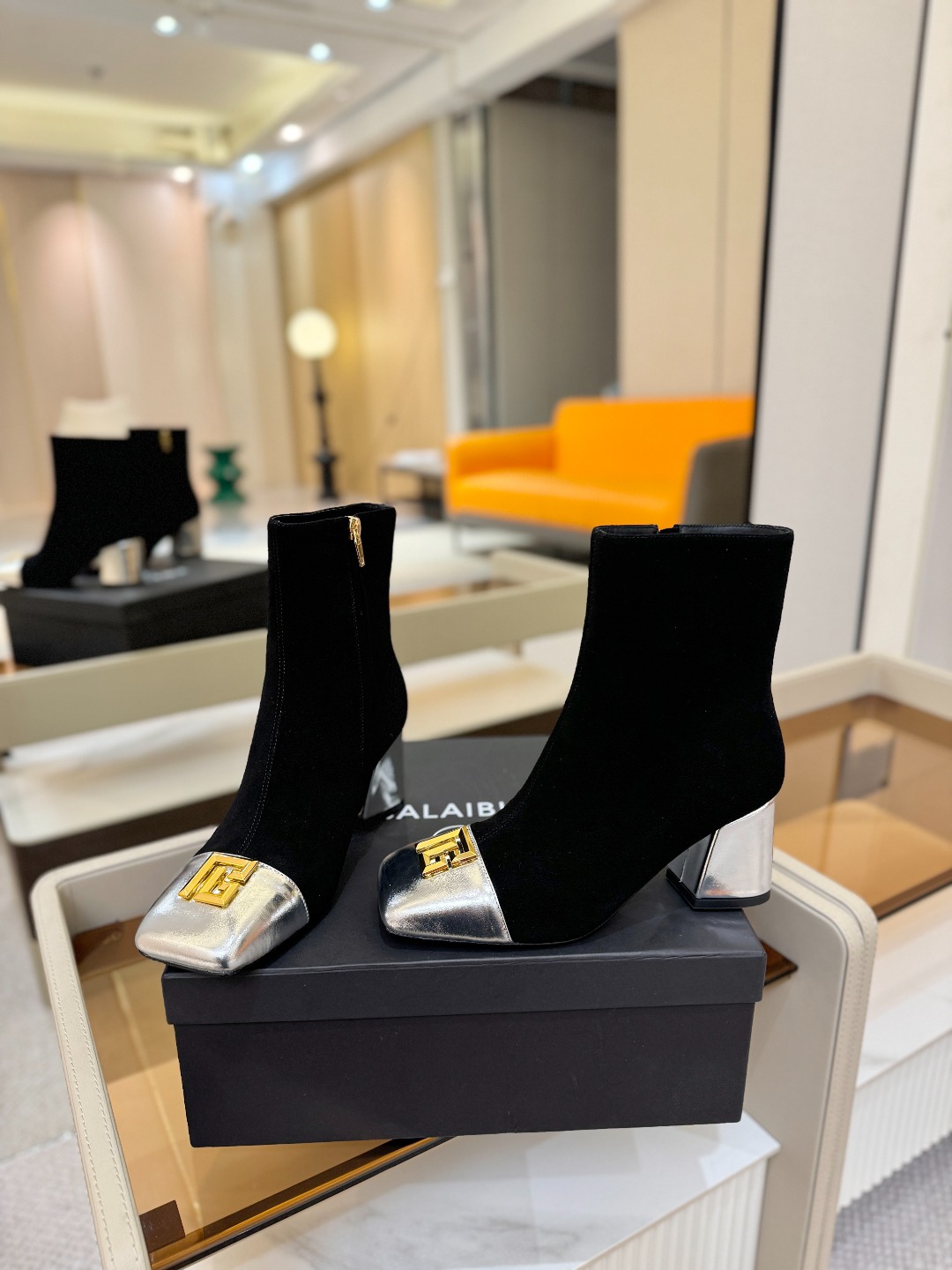 巴尔曼 走秀 时装高跟短靴ʚ😊ɞ 品牌巴尔曼𝘽𝙖𝙡𝙢𝙖𝙞𝙣由法国时装设计师𝙥𝙞𝙚𝙧𝙧𝙚 𝘽𝙖𝙡𝙢𝙖𝙞𝙣（