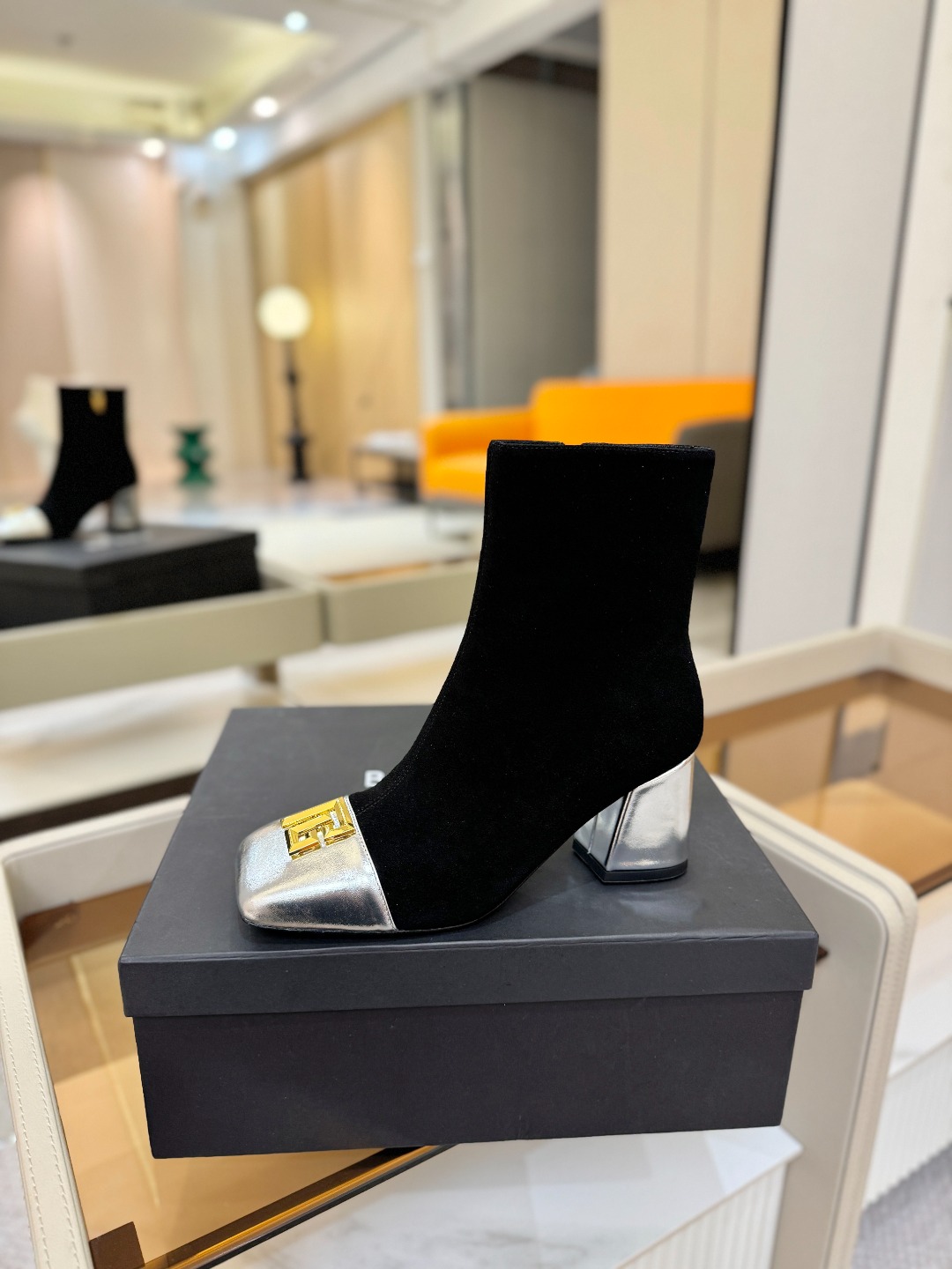 巴尔曼 走秀 时装高跟短靴ʚ😊ɞ 品牌巴尔曼𝘽𝙖𝙡𝙢𝙖𝙞𝙣由法国时装设计师𝙥𝙞𝙚𝙧𝙧𝙚 𝘽𝙖𝙡𝙢𝙖𝙞𝙣（