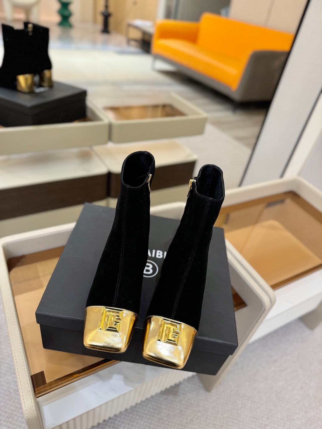 巴尔曼 走秀 时装高跟短靴ʚ😊ɞ 品牌巴尔曼𝘽𝙖𝙡𝙢𝙖𝙞𝙣由法国时装设计师𝙥𝙞𝙚𝙧𝙧𝙚 𝘽𝙖𝙡𝙢𝙖𝙞𝙣（