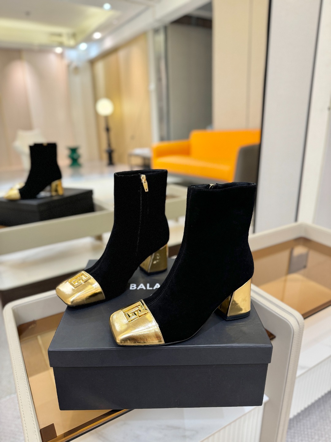 巴尔曼 走秀 时装高跟短靴ʚ😊ɞ 品牌巴尔曼𝘽𝙖𝙡𝙢𝙖𝙞𝙣由法国时装设计师𝙥𝙞𝙚𝙧𝙧𝙚 𝘽𝙖𝙡𝙢𝙖𝙞𝙣（