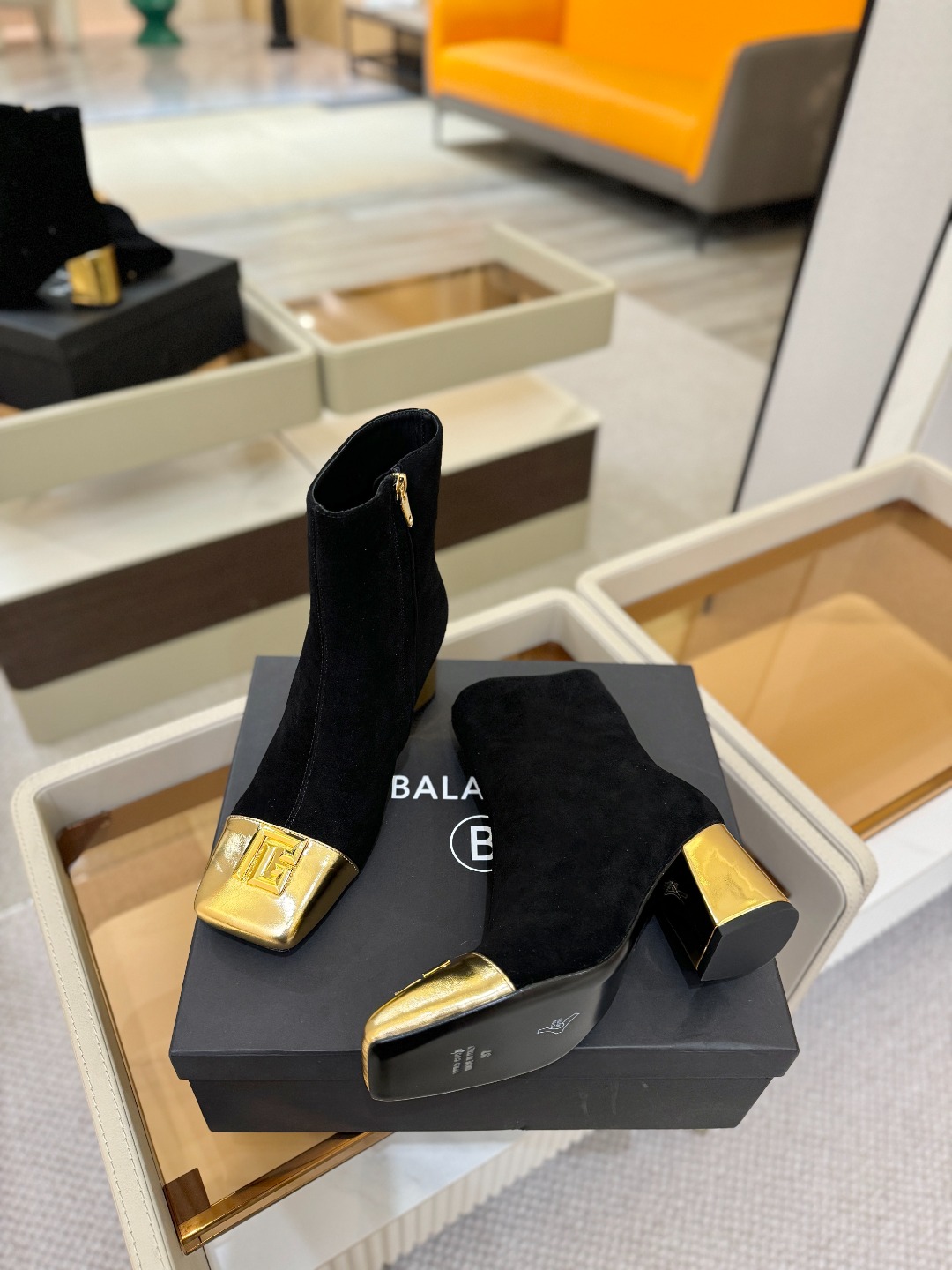 巴尔曼 走秀 时装高跟短靴ʚ😊ɞ 品牌巴尔曼𝘽𝙖𝙡𝙢𝙖𝙞𝙣由法国时装设计师𝙥𝙞𝙚𝙧𝙧𝙚 𝘽𝙖𝙡𝙢𝙖𝙞𝙣（