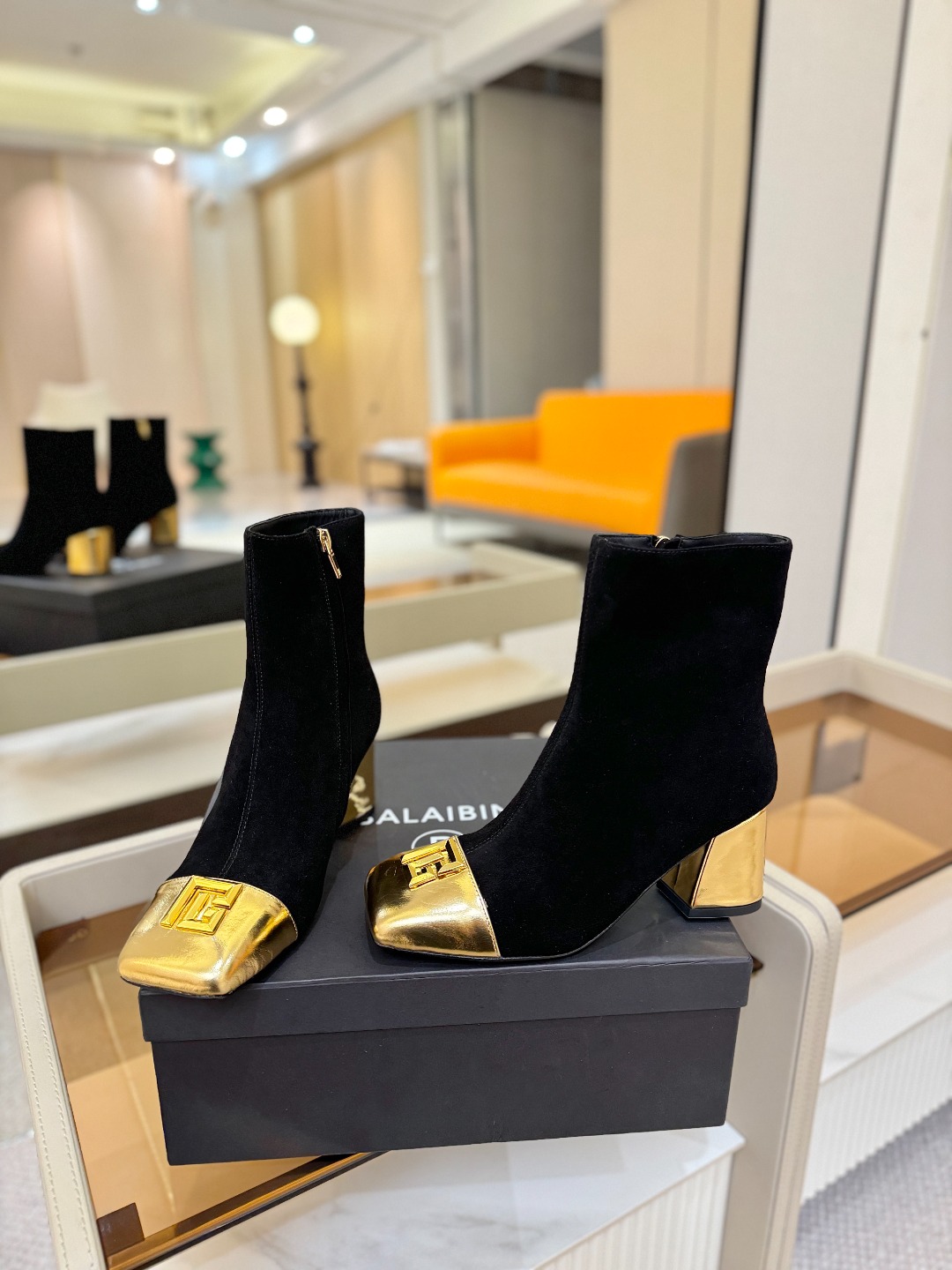 巴尔曼 走秀 时装高跟短靴ʚ😊ɞ 品牌巴尔曼𝘽𝙖𝙡𝙢𝙖𝙞𝙣由法国时装设计师𝙥𝙞𝙚𝙧𝙧𝙚 𝘽𝙖𝙡𝙢𝙖𝙞𝙣（