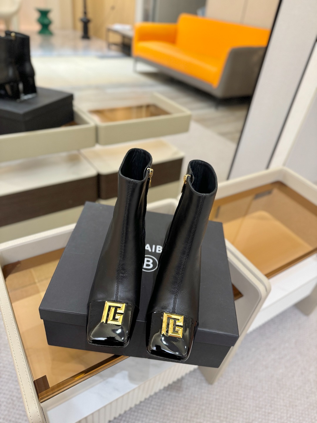 巴尔曼 走秀 时装高跟短靴ʚ😊ɞ 品牌巴尔曼𝘽𝙖𝙡𝙢𝙖𝙞𝙣由法国时装设计师𝙥𝙞𝙚𝙧𝙧𝙚 𝘽𝙖𝙡𝙢𝙖𝙞𝙣（