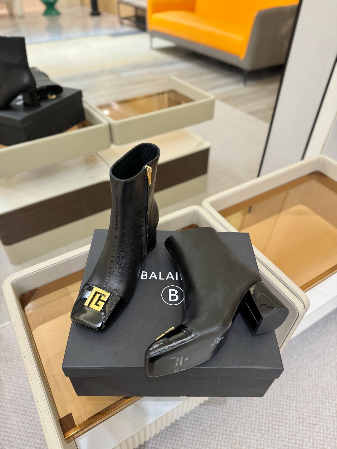 巴尔曼 走秀 时装高跟短靴ʚ😊ɞ 品牌巴尔曼𝘽𝙖𝙡𝙢𝙖𝙞𝙣由法国时装设计师𝙥𝙞𝙚𝙧𝙧𝙚 𝘽𝙖𝙡𝙢𝙖𝙞𝙣（