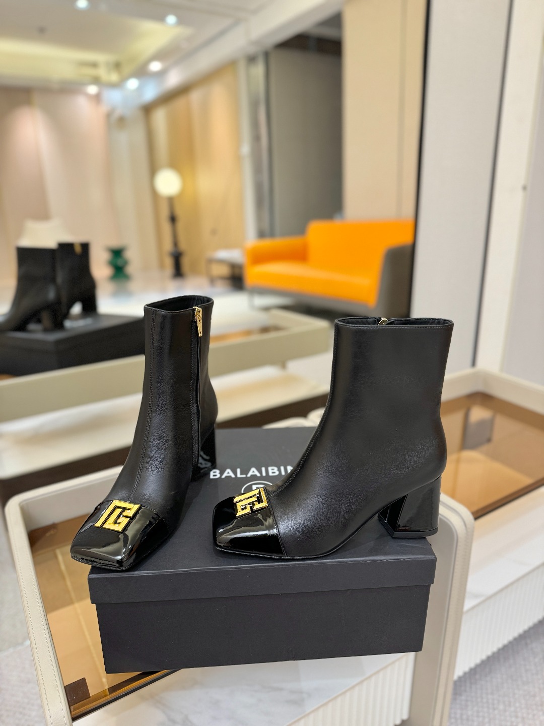 巴尔曼 走秀 时装高跟短靴ʚ😊ɞ 品牌巴尔曼𝘽𝙖𝙡𝙢𝙖𝙞𝙣由法国时装设计师𝙥𝙞𝙚𝙧𝙧𝙚 𝘽𝙖𝙡𝙢𝙖𝙞𝙣（