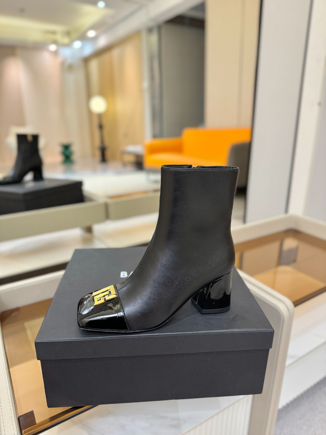 巴尔曼 走秀 时装高跟短靴ʚ😊ɞ 品牌巴尔曼𝘽𝙖𝙡𝙢𝙖𝙞𝙣由法国时装设计师𝙥𝙞𝙚𝙧𝙧𝙚 𝘽𝙖𝙡𝙢𝙖𝙞𝙣（