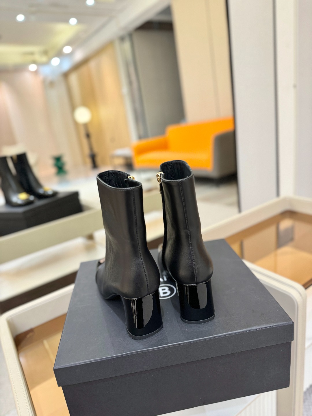 巴尔曼 走秀 时装高跟短靴ʚ😊ɞ 品牌巴尔曼𝘽𝙖𝙡𝙢𝙖𝙞𝙣由法国时装设计师𝙥𝙞𝙚𝙧𝙧𝙚 𝘽𝙖𝙡𝙢𝙖𝙞𝙣（