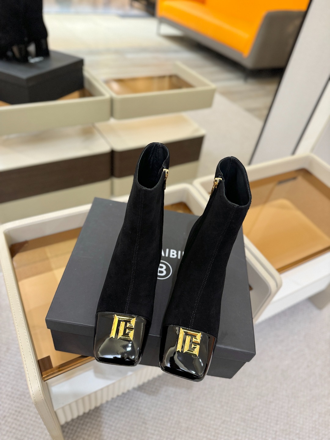 巴尔曼 走秀 时装高跟短靴ʚ😊ɞ 品牌巴尔曼𝘽𝙖𝙡𝙢𝙖𝙞𝙣由法国时装设计师𝙥𝙞𝙚𝙧𝙧𝙚 𝘽𝙖𝙡𝙢𝙖𝙞𝙣（