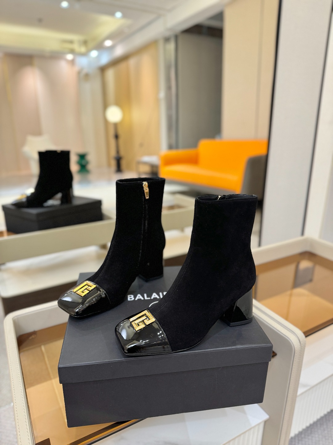 巴尔曼 走秀 时装高跟短靴ʚ😊ɞ 品牌巴尔曼𝘽𝙖𝙡𝙢𝙖𝙞𝙣由法国时装设计师𝙥𝙞𝙚𝙧𝙧𝙚 𝘽𝙖𝙡𝙢𝙖𝙞𝙣（