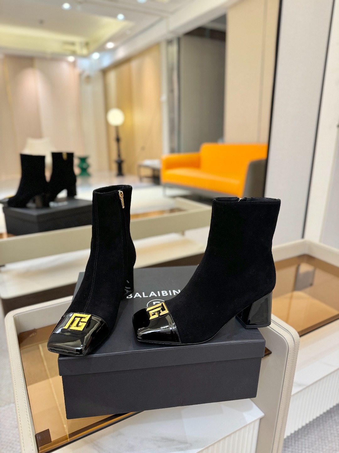 巴尔曼 走秀 时装高跟短靴ʚ😊ɞ 品牌巴尔曼𝘽𝙖𝙡𝙢𝙖𝙞𝙣由法国时装设计师𝙥𝙞𝙚𝙧𝙧𝙚 𝘽𝙖𝙡𝙢𝙖𝙞𝙣（