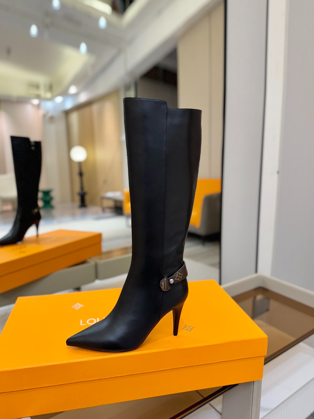 L✔️ 家 秋冬 专柜 走秀款长靴、官网系列同步更新、完美楦型+LV新元素扣子设计、女人味十足、高贵气质