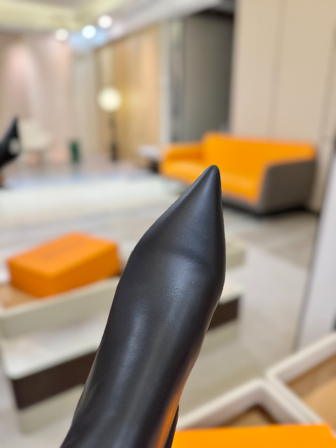 L✔️ 家 秋冬 专柜 走秀款短靴、官网系列同步更新、完美楦型+LV新元素扣子设计、女人味十足、高贵气质