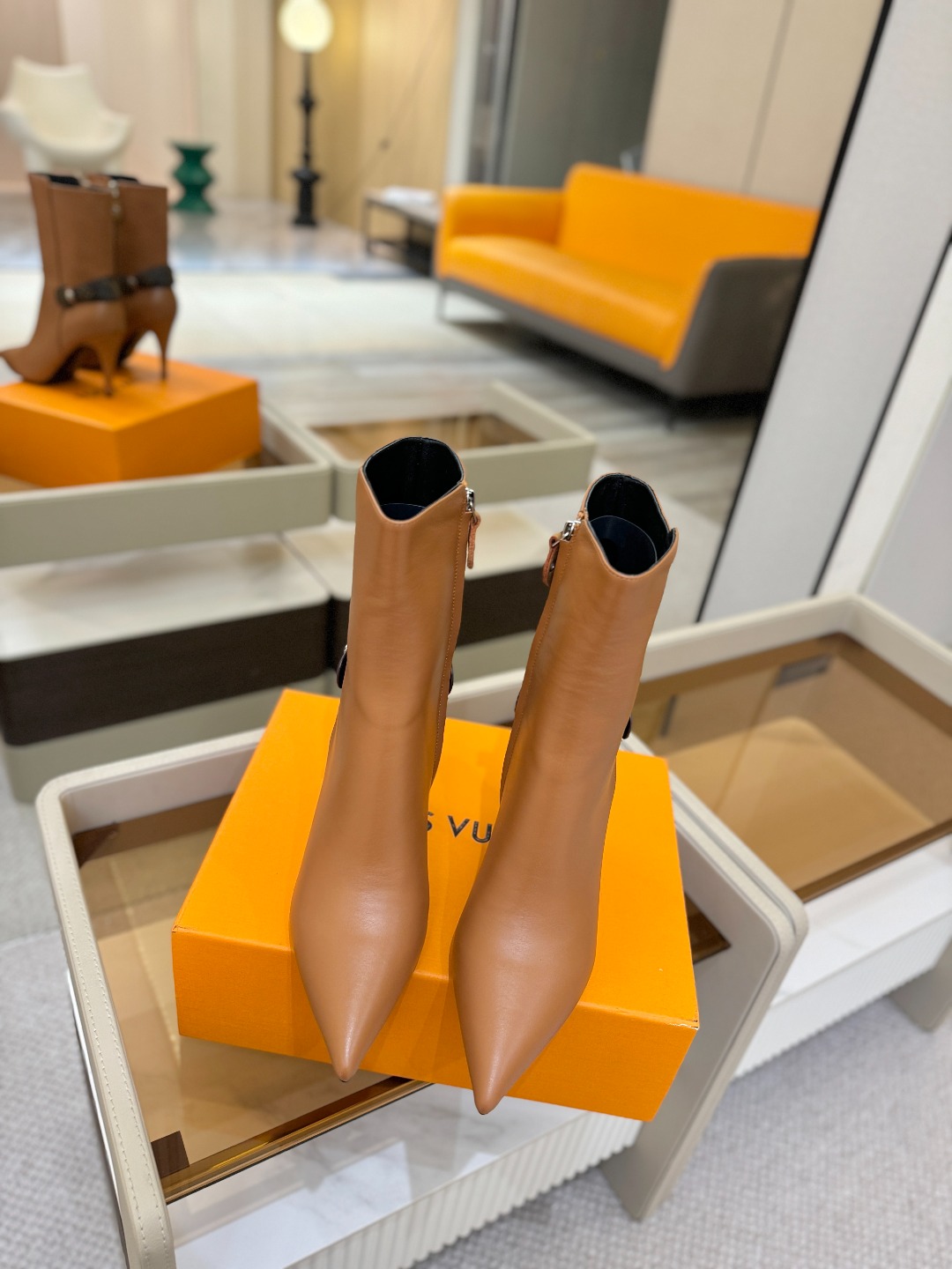 L✔️ 家 秋冬 专柜 走秀款短靴、官网系列同步更新、完美楦型+LV新元素扣子设计、女人味十足、高贵气质