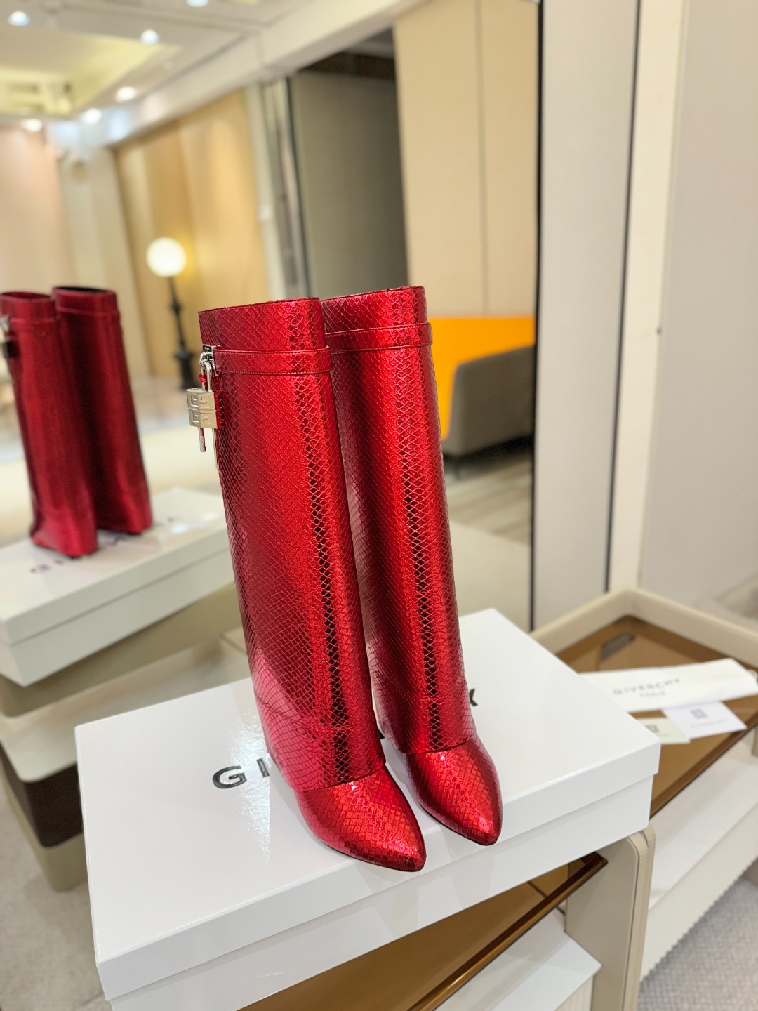 专柜正品级定制版本GIVENCHY纪梵希 Shark Lock 系列 挂锁 长靴 新款，市面最高版本👍👍