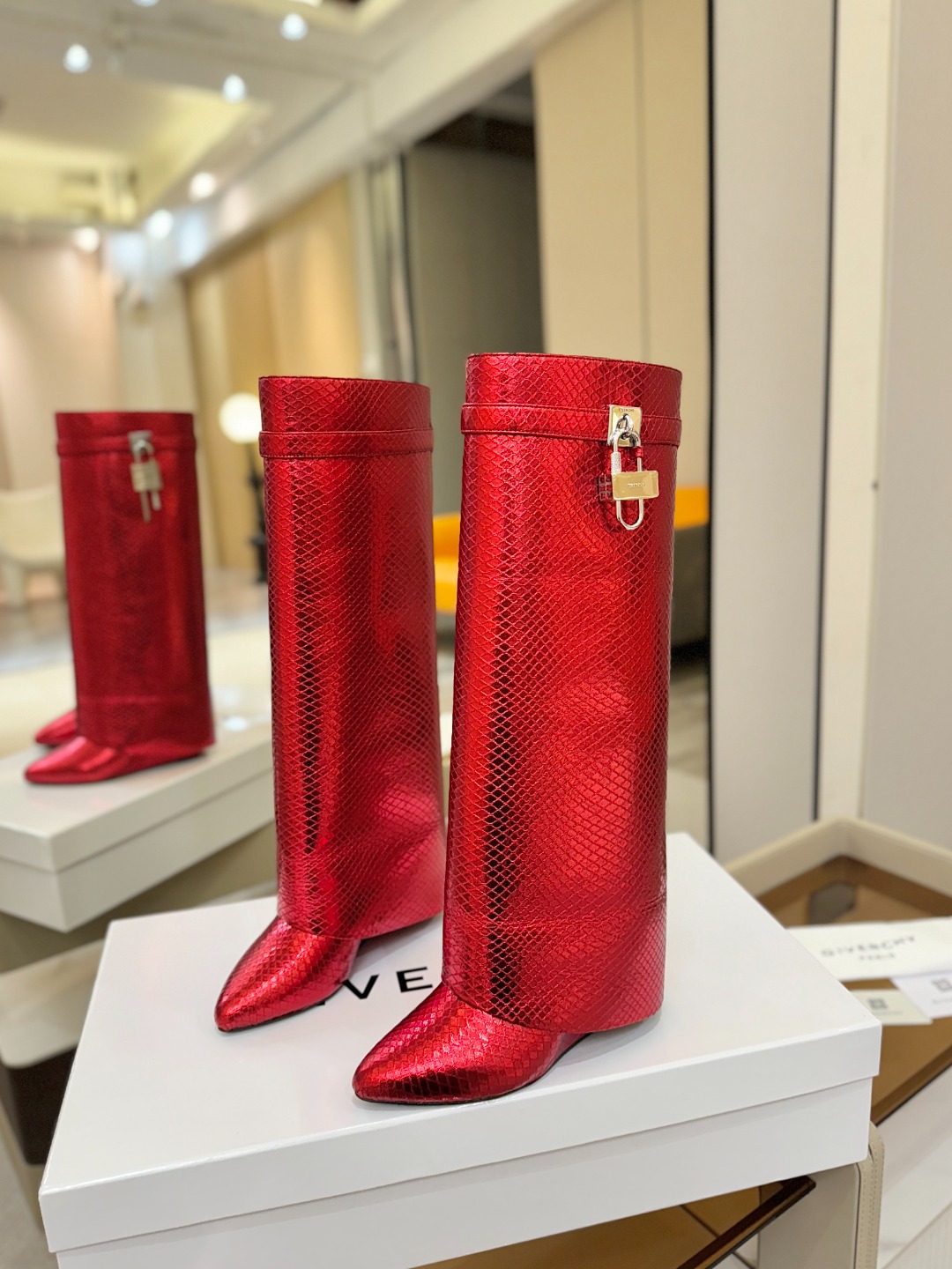 专柜正品级定制版本GIVENCHY纪梵希 Shark Lock 系列 挂锁 长靴 新款，市面最高版本👍👍