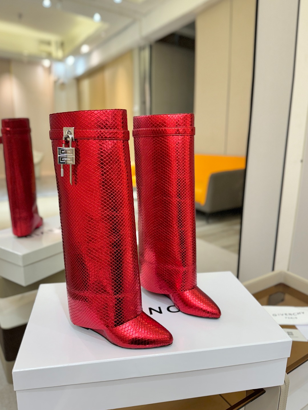 专柜正品级定制版本GIVENCHY纪梵希 Shark Lock 系列 挂锁 长靴 新款，市面最高版本👍👍